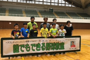 小中学校の授業や部活動に出向いて、スポーツや体を動かすことの魅力を伝える事業も行っています。